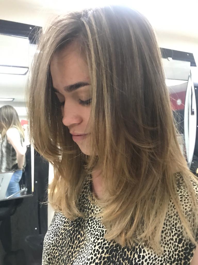 Cliente feliz (salón de belleza estética)
