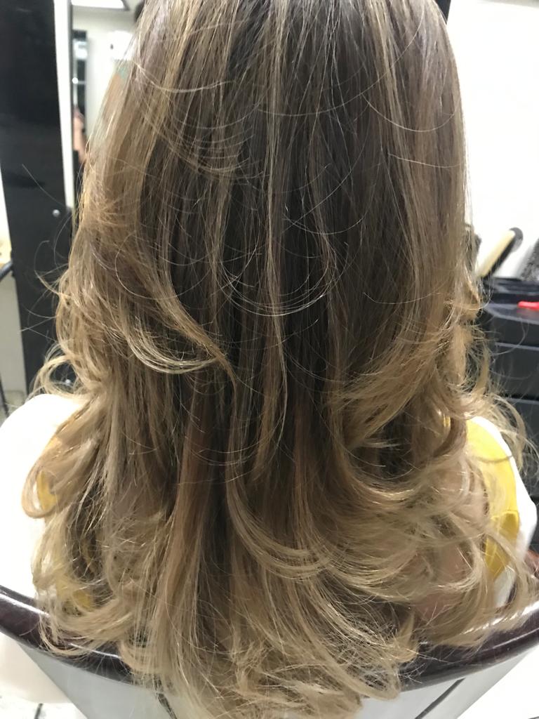 Cliente feliz (salón de belleza estética)