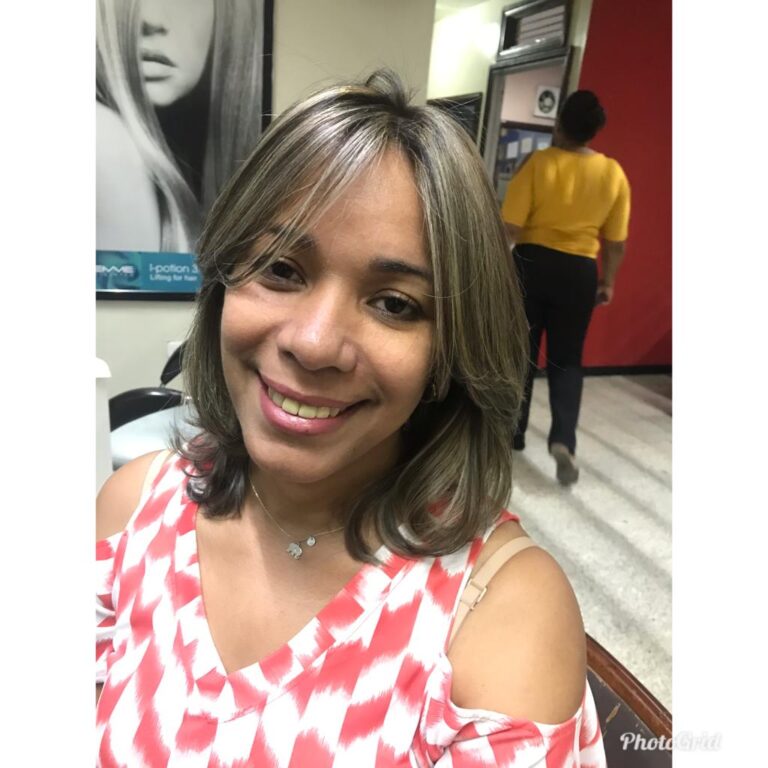 Cliente feliz (salón de belleza estética)