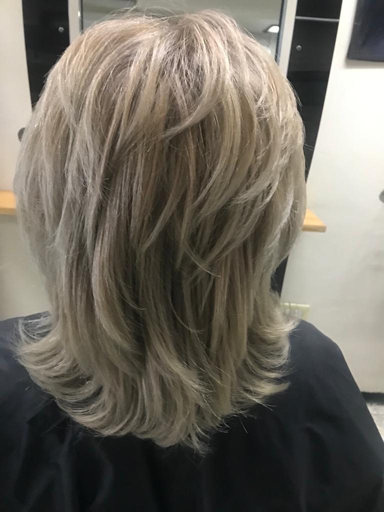 Cliente feliz (salón de belleza estética)