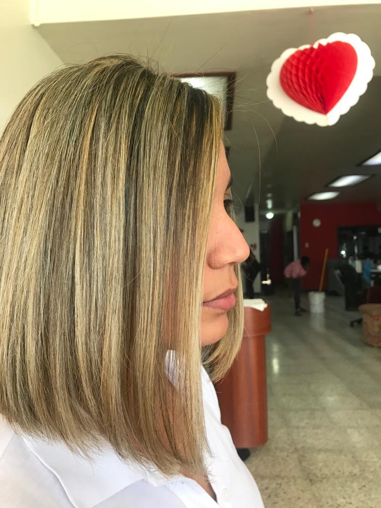 Cliente feliz (salón de belleza estética)