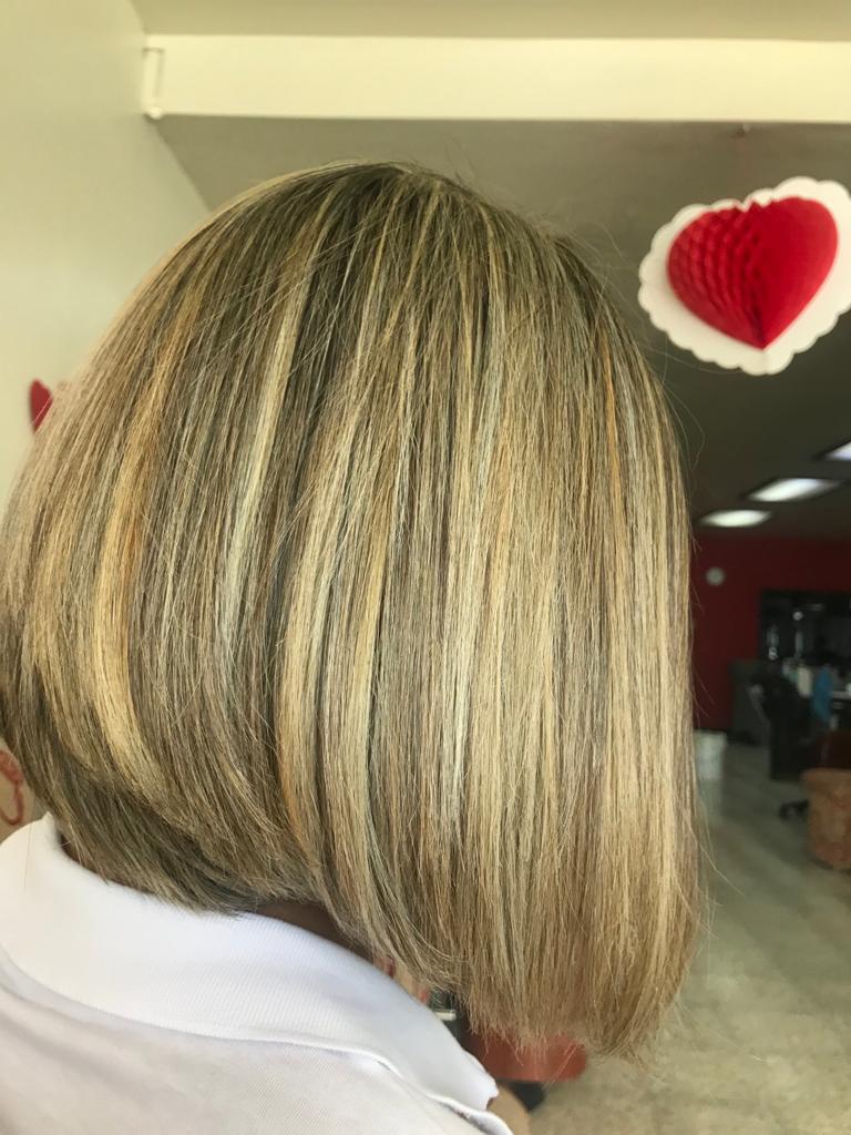 Cliente feliz (salón de belleza estética)
